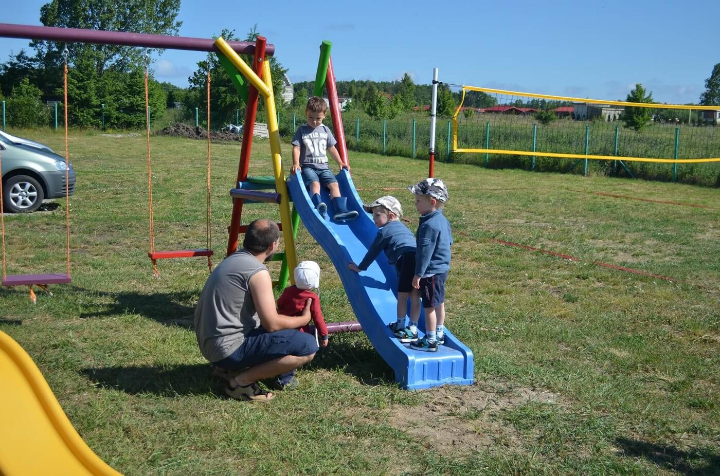 Plac zabaw w ośrodku letniskowym